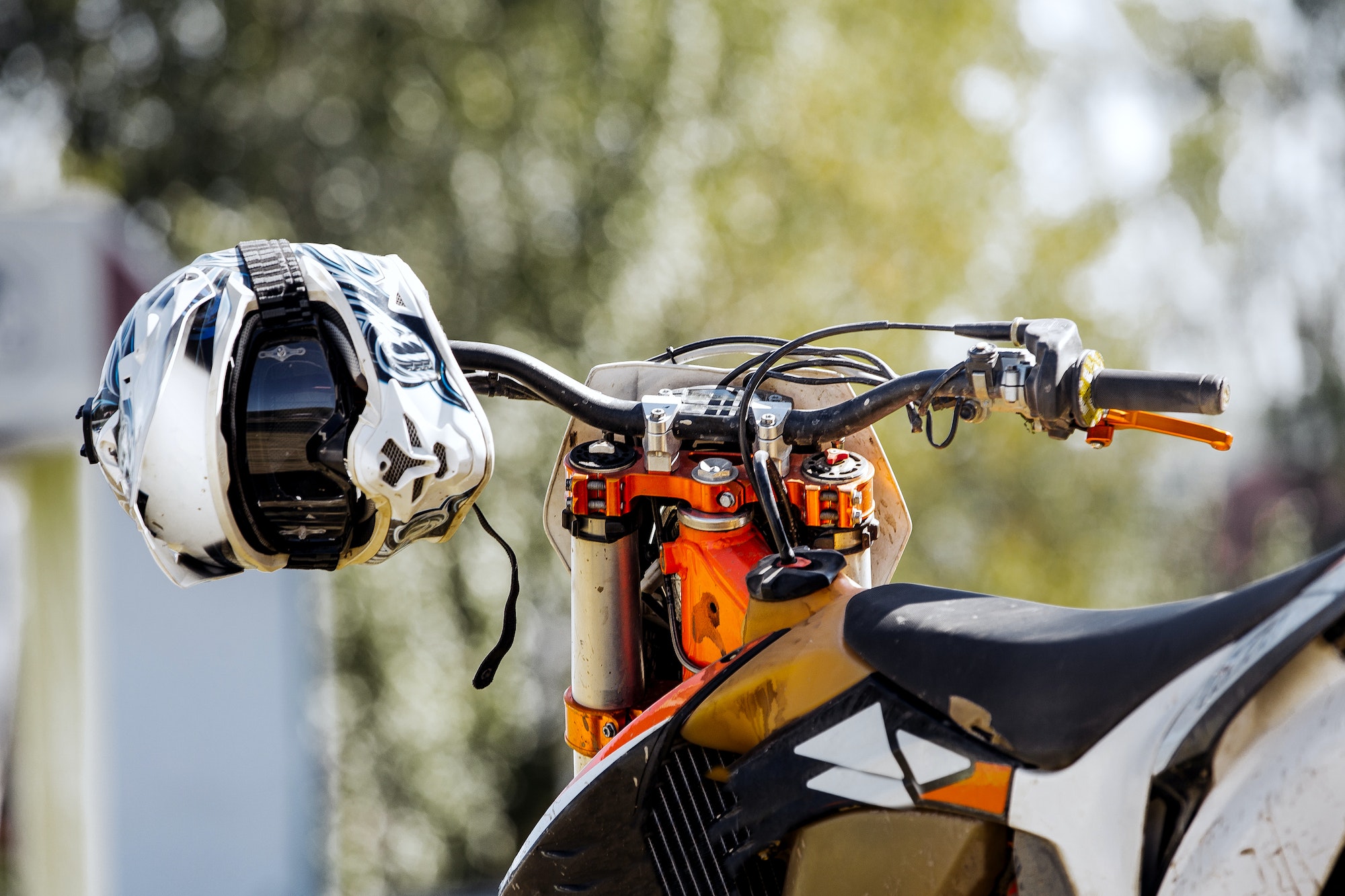 Brider d’une moto : comment réaliser cette action